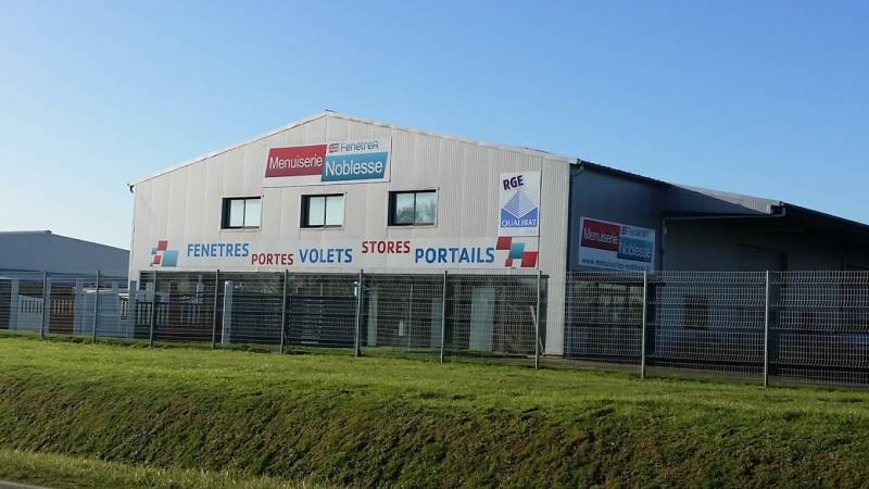 Atelier de menuiserie spécialisé dans la fabrication et la pose de menuiseries bois et PVC Sainte-Marie-des-Champs Noblesse Menuiseries