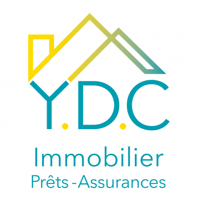 Agent immobilier montrant une maison à un client à Yvetot